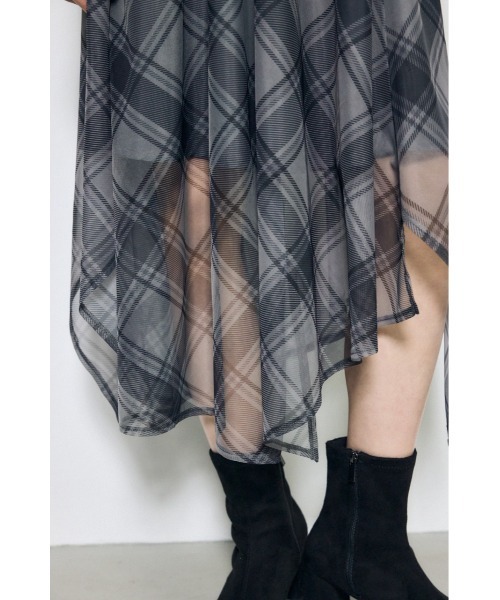 AZUL by moussy(アズールバイマウジー)の「【身長/骨格別着用画像あり】シアーチェックハンカチーフヘムスカート(スカート・レディース・ベージュ系その他/ブラック系その他・FREE)」の6枚目の写真