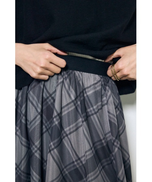 AZUL by moussy(アズールバイマウジー)の「【身長/骨格別着用画像あり】シアーチェックハンカチーフヘムスカート(スカート・レディース・ベージュ系その他/ブラック系その他・FREE)」の8枚目の写真