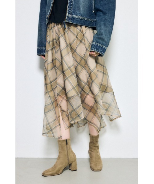 AZUL by moussy(アズールバイマウジー)の「【身長/骨格別着用画像あり】シアーチェックハンカチーフヘムスカート(スカート・レディース・ベージュ系その他/ブラック系その他・FREE)」の9枚目の写真