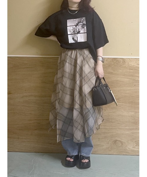 AZUL by moussy(アズールバイマウジー)の「【身長/骨格別着用画像あり】シアーチェックハンカチーフヘムスカート(スカート・レディース・ベージュ系その他/ブラック系その他・FREE)」の17枚目の写真