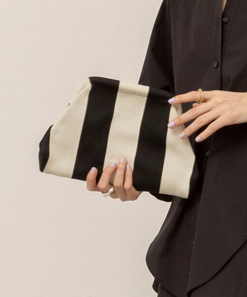 MAQWEL（マクウェル）の「【MAQWEL/マクウェル】クラッチバッグ（クラッチバッグ・レディース・ホワイト系その他4/レッド系その他3/オレンジ系その他3・FREE）」の5枚目の写真