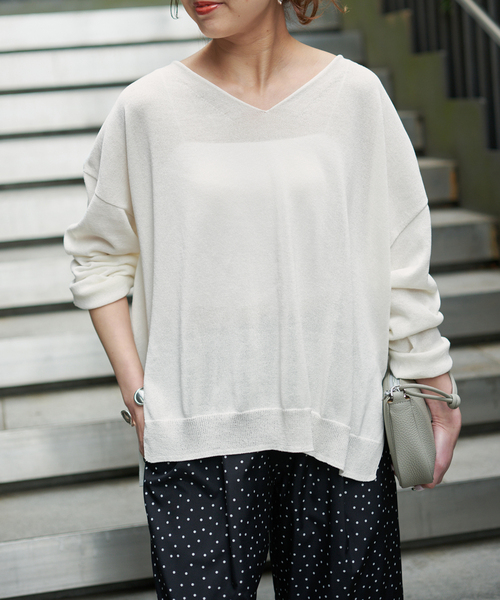 Spick & Span（スピックアンドスパン）の「ペーパーヤーンVネックルーズプルオーバー（ニット/セーター・レディース・ホワイト/ネイビー/モカ/イエロー・FREE）」の10枚目の写真