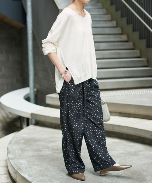 Spick & Span（スピックアンドスパン）の「ペーパーヤーンVネックルーズプルオーバー（ニット/セーター・レディース・ホワイト/ネイビー/モカ/イエロー・FREE）」の15枚目の写真