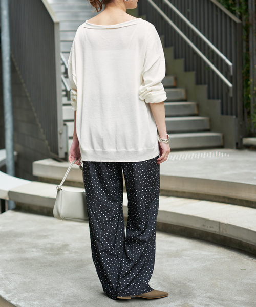 Spick & Span（スピックアンドスパン）の「ペーパーヤーンVネックルーズプルオーバー（ニット/セーター・レディース・ホワイト/ネイビー/モカ/イエロー・FREE）」の16枚目の写真