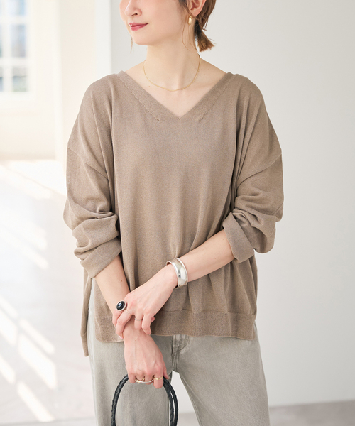 Spick & Span（スピックアンドスパン）の「ペーパーヤーンVネックルーズプルオーバー（ニット/セーター・レディース・ホワイト/ネイビー/モカ/イエロー・FREE）」の17枚目の写真