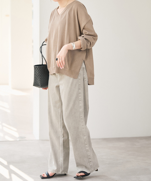 Spick & Span（スピックアンドスパン）の「ペーパーヤーンVネックルーズプルオーバー（ニット/セーター・レディース・ホワイト/ネイビー/モカ/イエロー・FREE）」の21枚目の写真