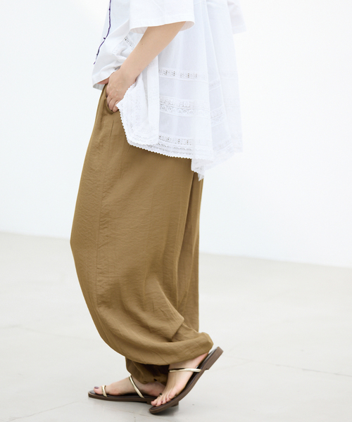IENA(イエナ)の「TORRAZZO DONNA/トラッゾドンナ ギャザーパンツ 6266-357(その他パンツ・レディース・ブラック/ブラウン・FREE)」の2枚目の写真
