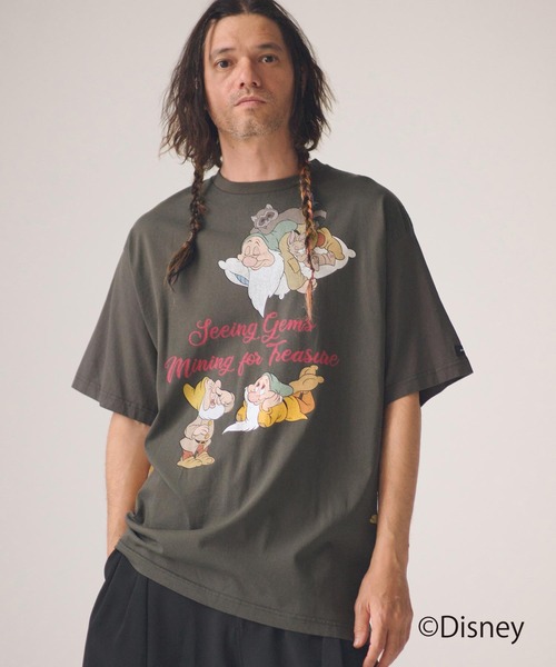 ADAM PATEK(アダムパテック)の「ADAMPATEK/【ADAMPATEK /Snow White and the Seven Dwarfs 】multiT(Tシャツ/カットソー・メンズ・ホワイト/ブラック・1/2)」の1枚目の写真