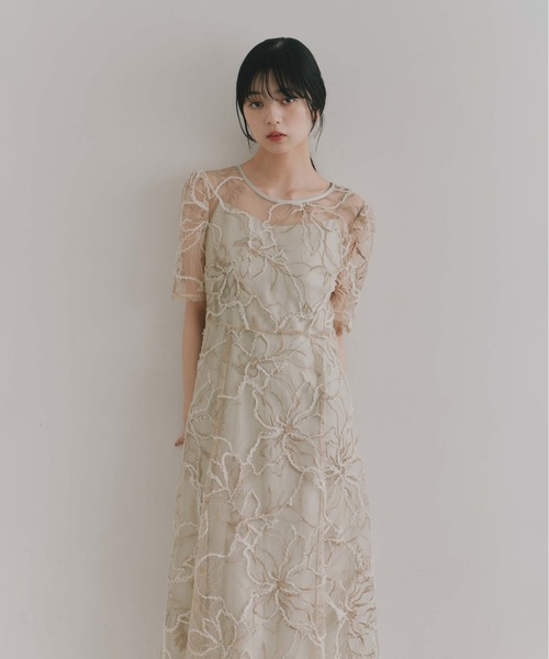 kaene(カエン)の「エンブロイダリーモールレースドレス【結婚式 二次会 同窓会 成人式 パーティードレス】(ワンピース・レディース・ブルーグレー/ベージュ・M/S)」の2枚目の写真