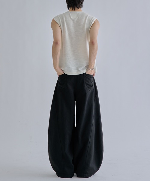 EPNK(イーピーエヌケー)の「Bound neck sleeveless tops / バインダーネックノースリーブトップス(Tシャツ/カットソー・メンズ・アイボリー/ブラック・SMALL/MEDIUM/LARGE)」の15枚目の写真