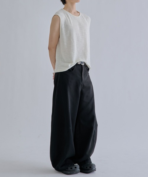 EPNK(イーピーエヌケー)の「Bound neck sleeveless tops / バインダーネックノースリーブトップス(Tシャツ/カットソー・メンズ・アイボリー/ブラック・SMALL/MEDIUM/LARGE)」の19枚目の写真