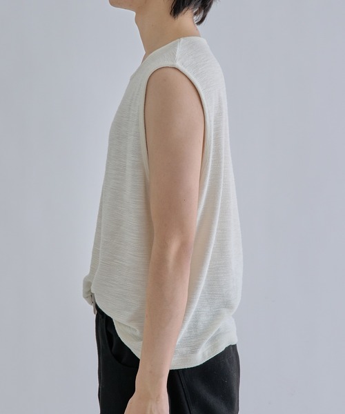 EPNK(イーピーエヌケー)の「Bound neck sleeveless tops / バインダーネックノースリーブトップス(Tシャツ/カットソー・メンズ・アイボリー/ブラック・SMALL/MEDIUM/LARGE)」の5枚目の写真