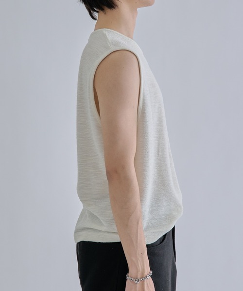 EPNK(イーピーエヌケー)の「Bound neck sleeveless tops / バインダーネックノースリーブトップス(Tシャツ/カットソー・メンズ・アイボリー/ブラック・SMALL/MEDIUM/LARGE)」の9枚目の写真