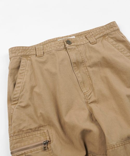 FRIZMWORKS(フリズムワークス)の「WASHED COTTON ZIP CARGO PANTS _ BEIGE(その他パンツ・メンズ・その他・SMALL/MEDIUM/LARGE/X-LARGE)」の4枚目の写真