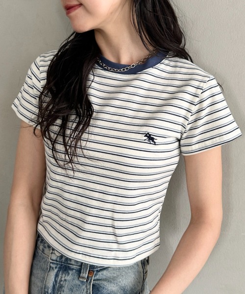 POLOCHAMPS(ポロチャンプス)の「POLOCHAMPS(ポロチャンプス)/短丈 半袖クロップド丈T コンパクトT/ボーダー刺繍Tシャツ(Tシャツ/カットソー・レディース・ブラック×ホワイト/ブラック×グレー/ネイビー/ブラック/ピンク・FREE)」の4枚目の写真