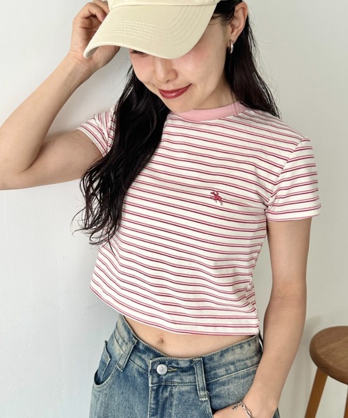 POLOCHAMPS(ポロチャンプス)の「POLOCHAMPS(ポロチャンプス)/短丈 半袖クロップド丈T コンパクトT/ボーダー刺繍Tシャツ(Tシャツ/カットソー・レディース・ブラック×ホワイト/ブラック×グレー/ネイビー/ブラック/ピンク・FREE)」の5枚目の写真