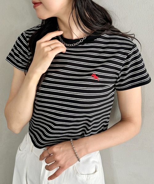 POLOCHAMPS(ポロチャンプス)の「POLOCHAMPS(ポロチャンプス)/短丈 半袖クロップド丈T コンパクトT/ボーダー刺繍Tシャツ(Tシャツ/カットソー・レディース・ブラック×ホワイト/ブラック×グレー/ネイビー/ブラック/ピンク・FREE)」の13枚目の写真