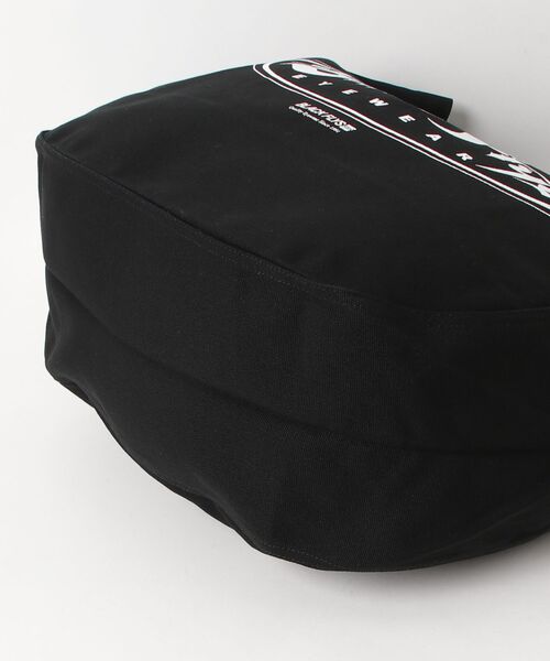 BLACK FLYS（ブラックフライズ）の「【BLACK FLYS】OVAL OG NEWS PAPER BAG（ショルダーバッグ・メンズ・ナチュラル/ブラック・20ﾘｯﾀｰ）」の4枚目の写真