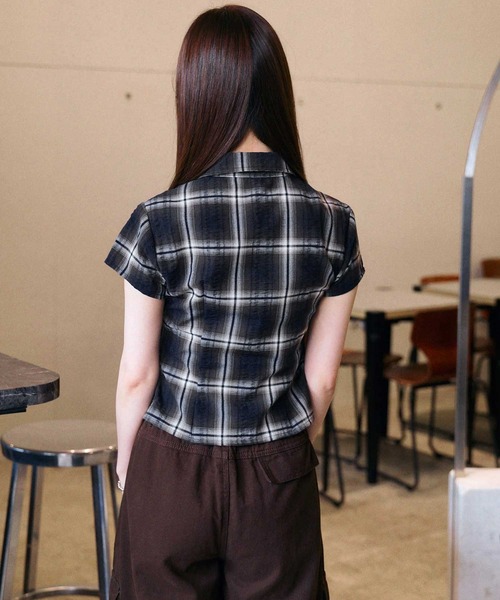 muet.(ミュエ)の「ダブルジップ襟付シャーリングチェックシャツ(シャツ/ブラウス・レディース・ブラウン/ブルー・LARGE/MEDIUM)」の14枚目の写真