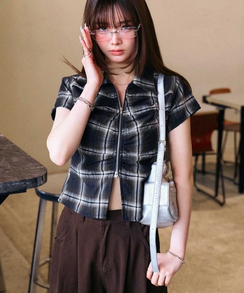 muet.(ミュエ)の「ダブルジップ襟付シャーリングチェックシャツ(シャツ/ブラウス・レディース・ブラウン/ブルー・LARGE/MEDIUM)」の12枚目の写真