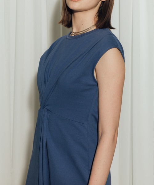CITY TOKYO(シティトウキョウ)の「【CITY TOKYO/シティートウキョウ】Shoulder Tuck Twist Dress / ショルダータックツイストワンピース(ワンピース・レディース・ホワイト/ブラック/ブルー・1/2)」の7枚目の写真