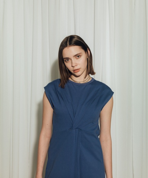 CITY TOKYO(シティトウキョウ)の「【CITY TOKYO/シティートウキョウ】Shoulder Tuck Twist Dress / ショルダータックツイストワンピース(ワンピース・レディース・ホワイト/ブラック/ブルー・1/2)」の6枚目の写真
