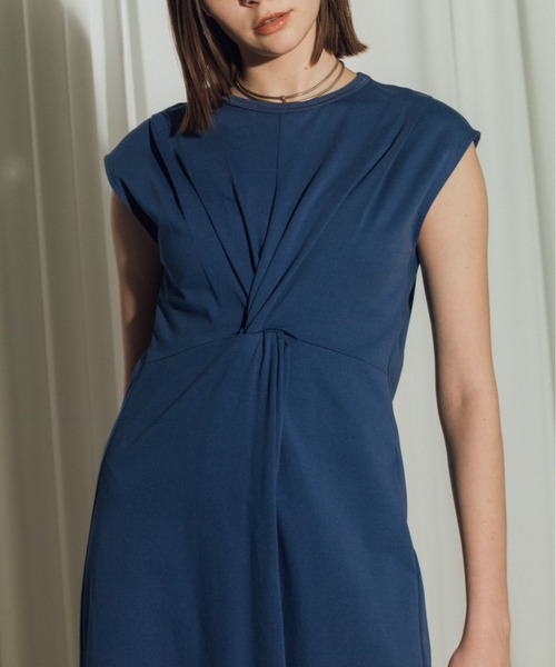 CITY TOKYO(シティトウキョウ)の「【CITY TOKYO/シティートウキョウ】Shoulder Tuck Twist Dress / ショルダータックツイストワンピース(ワンピース・レディース・ホワイト/ブラック/ブルー・1/2)」の4枚目の写真