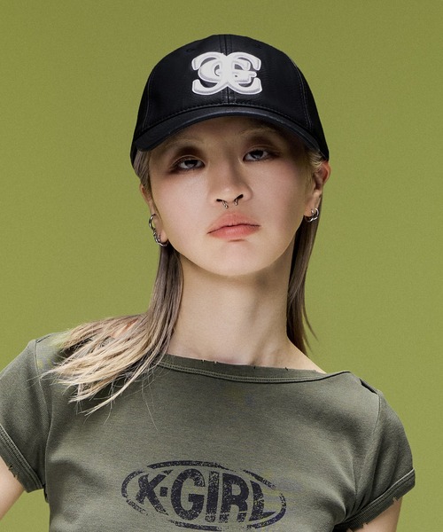 X-girl(エックスガール)の「XG EMBLEM FADED FAUX LEATHER 6PANEL CAP(キャップ・レディース・ブラウン/ブラック・ONE SIZE)」の7枚目の写真