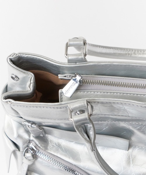 Chick(チック)の「2-Way Faux Leather Shoulder Bag with Card Pockets / カードポケット付き 2WAY フェイクレザー ショルダーバッグ(ショルダーバッグ・レディース・ホワイト/シルバー・FREE)」の4枚目の写真