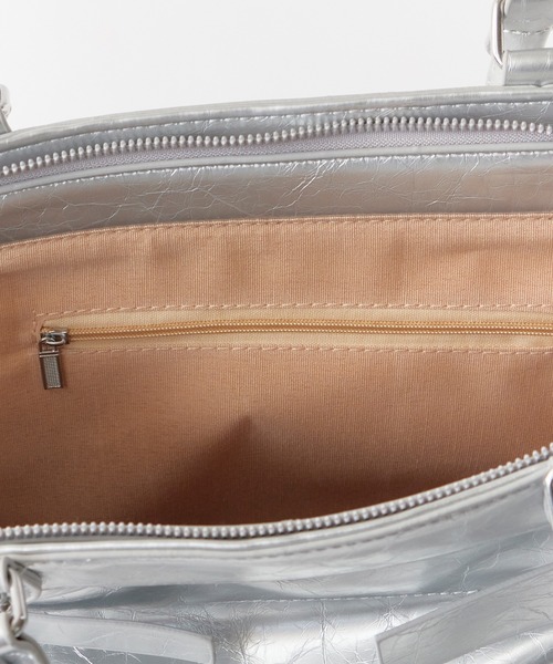 Chick(チック)の「2-Way Faux Leather Shoulder Bag with Card Pockets / カードポケット付き 2WAY フェイクレザー ショルダーバッグ(ショルダーバッグ・レディース・ホワイト/シルバー・FREE)」の5枚目の写真