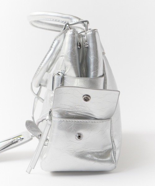 Chick(チック)の「2-Way Faux Leather Shoulder Bag with Card Pockets / カードポケット付き 2WAY フェイクレザー ショルダーバッグ(ショルダーバッグ・レディース・ホワイト/シルバー・FREE)」の6枚目の写真