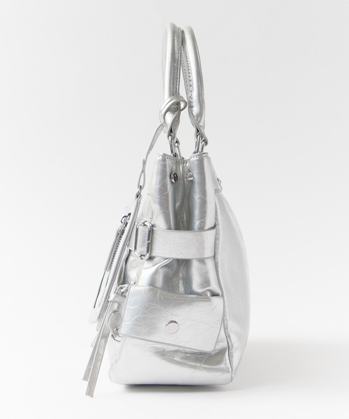 Chick(チック)の「2-Way Faux Leather Shoulder Bag with Card Pockets / カードポケット付き 2WAY フェイクレザー ショルダーバッグ(ショルダーバッグ・レディース・ホワイト/シルバー・FREE)」の7枚目の写真