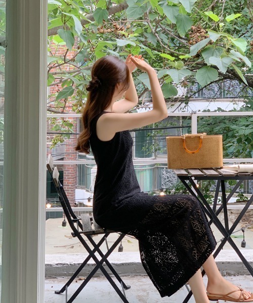 FAVORITO（ファヴォリート）の「パンチングレースノースリーブワンピース（ワンピース・レディース・ベージュ/ブラック・F）」の22枚目の写真