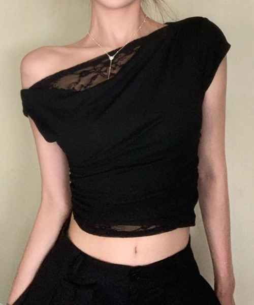 Teem Store(チームストア)の「レースレイヤードドレープネックオフショルダー スリムフィットカットソー(Tシャツ/カットソー・レディース・ホワイト/ブラック・F)」の9枚目の写真