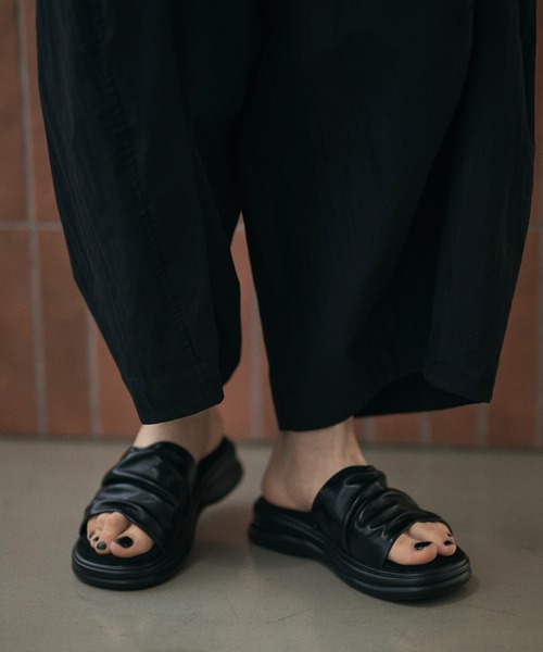 LAULEN(ローレン)の「shirring volume sole sandals /シャーリングボリュームソールサンダル(サンダル・レディース・アイボリー/ブラック・23cm/24cm/25cm)」の7枚目の写真