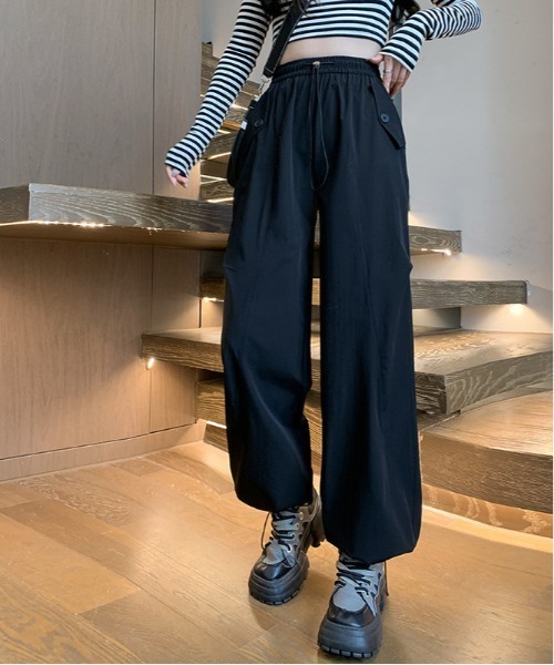 NiiNa(ニーナ)の「【 NiiNa / ニーナ 】ハイウェストゴムミリタリーパンツ(その他パンツ・レディース・ブラック・SMALL)」の4枚目の写真