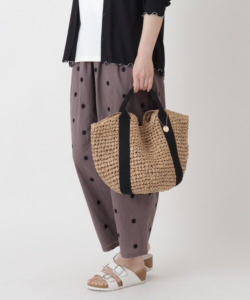 one'sterrace（ワンズテラス）の「TSL バルーン型ペーパートート（トートバッグ・レディース・ブラック系8/グレー系4・99）」の6枚目の写真