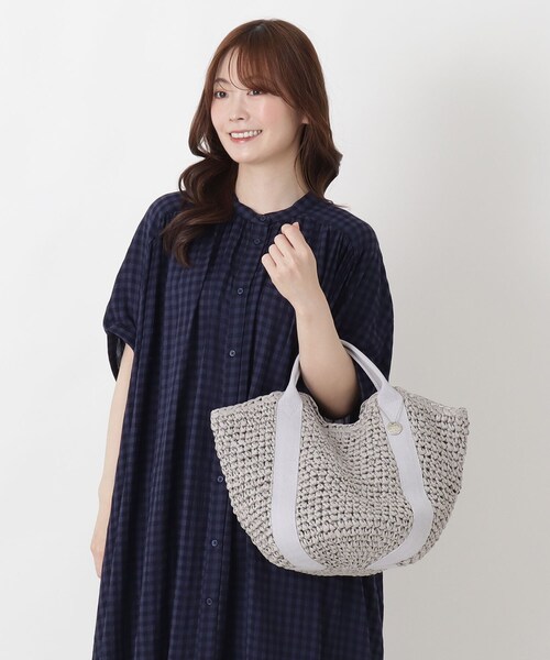 one'sterrace（ワンズテラス）の「TSL バルーン型ペーパートート（トートバッグ・レディース・ブラック系8/グレー系4・99）」の4枚目の写真