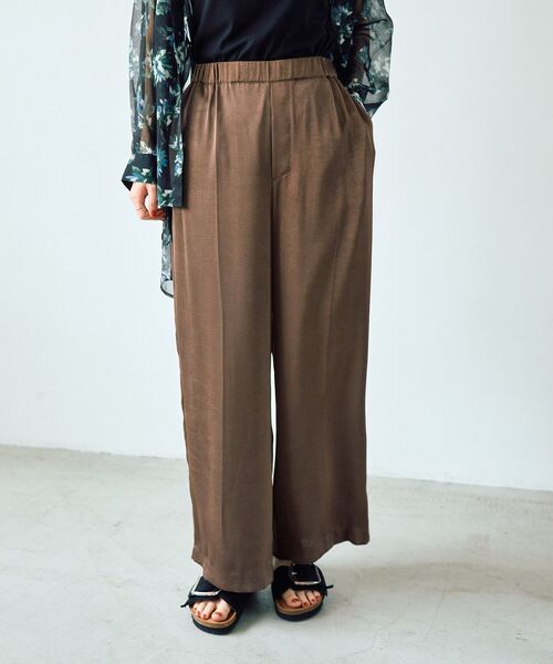 YECCA VECCA(イェッカヴェッカ)の「ヴィンテージサテンストレートパンツ(その他パンツ・レディース・ブラウン/ブラック/ブルーグリーン・FREE)」の1枚目の写真
