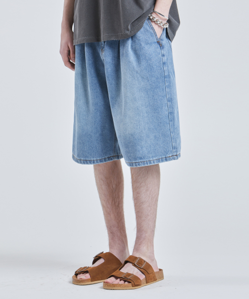VTWO(ブイツー)の「ツーピンタックバミューダデニムパンツ (ブルー)(その他パンツ・メンズ・その他・SMALL/MEDIUM/LARGE)」の1枚目の写真