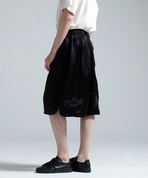 Y-3(ワイスリー)の「Y-3 LIQUID LOGO SHORTS(その他パンツ・メンズ・ブラック・SMALL/X-SMALL/MEDIUM/LARGE)」の2枚目の写真