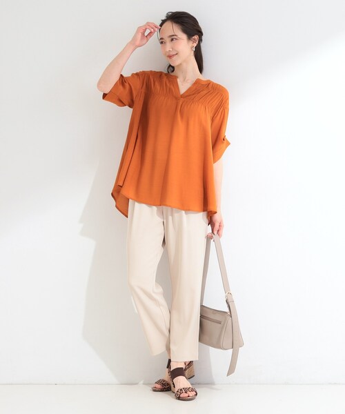 SHOO・LA・RUE(シューラルー)の「【ひんやり/UV】お袖の長さが調整出来る シャーリングスキッパーブラウス(シャツ/ブラウス・レディース・ブラック/ライトオレンジ系/ライトブルー・02/01/04/03)」の8枚目の写真