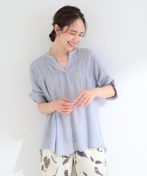 SHOO・LA・RUE(シューラルー)の「【ひんやり/UV】お袖の長さが調整出来る シャーリングスキッパーブラウス(シャツ/ブラウス・レディース・ブラック/ライトオレンジ系/ライトブルー・02/01/04/03)」の12枚目の写真