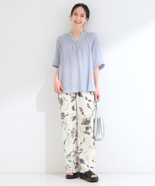 SHOO・LA・RUE(シューラルー)の「【ひんやり/UV】お袖の長さが調整出来る シャーリングスキッパーブラウス(シャツ/ブラウス・レディース・ブラック/ライトオレンジ系/ライトブルー・02/01/04/03)」の14枚目の写真