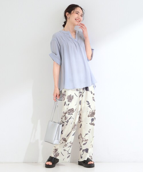 SHOO・LA・RUE(シューラルー)の「【ひんやり/UV】お袖の長さが調整出来る シャーリングスキッパーブラウス(シャツ/ブラウス・レディース・ブラック/ライトオレンジ系/ライトブルー・02/01/04/03)」の15枚目の写真