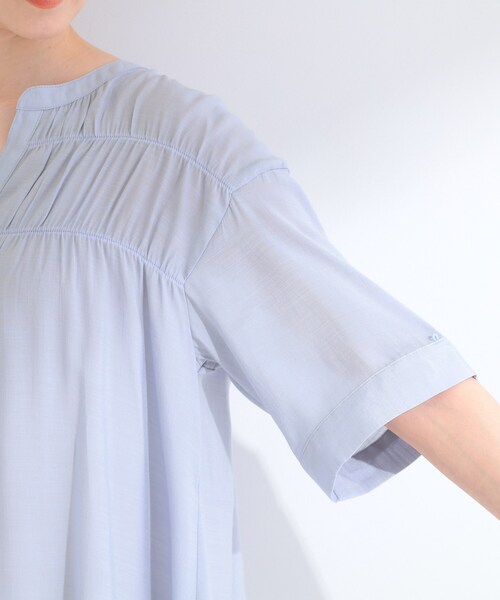 SHOO・LA・RUE(シューラルー)の「【ひんやり/UV】お袖の長さが調整出来る シャーリングスキッパーブラウス(シャツ/ブラウス・レディース・ブラック/ライトオレンジ系/ライトブルー・02/01/04/03)」の21枚目の写真