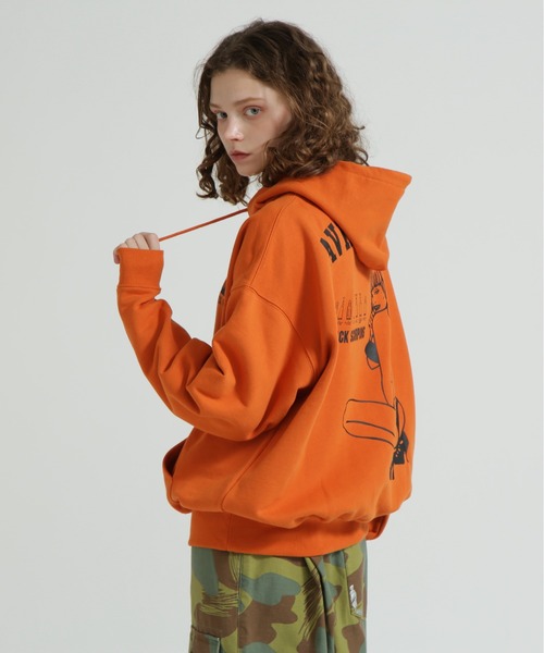 AVIREX(アヴィレックス)の「《WEB&DEPOT限定》BLACK SCORPION SWEAT PULL OVER PARKA(パーカー・レディース・オレンジ/オリーブ/ブラック/マスタード/ライトグレー・F)」の5枚目の写真