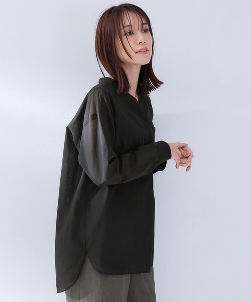 UNTITLED（アンタイトル）の「【洗える／スッキパー】バンドカラーシャツブラウス（シャツ/ブラウス・レディース・スモーキーグリーン系/ブラック/サックスブルー系2/ホワイト系5・02）」の6枚目の写真