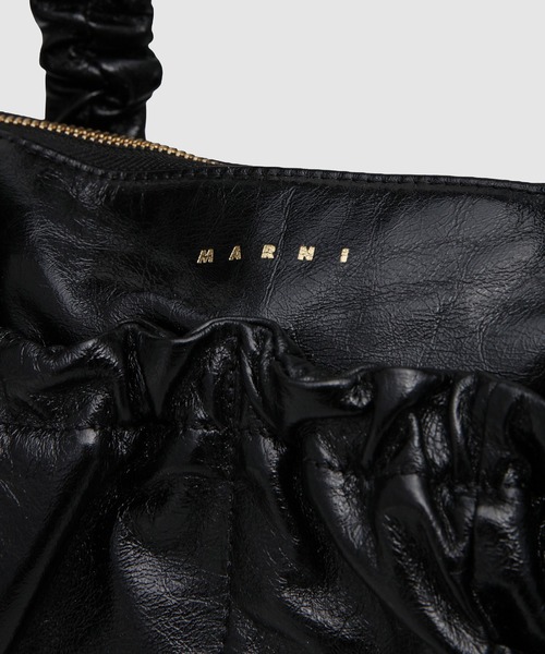 MARNI(マルニ)の「LEATHER RUFFLES / EWバッグ(ショルダーバッグ・レディース・ブラック・ONE SIZE)」の3枚目の写真