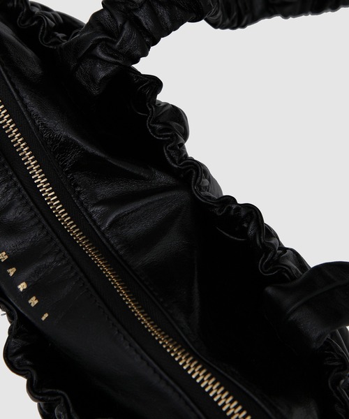MARNI(マルニ)の「LEATHER RUFFLES / EWバッグ(ショルダーバッグ・レディース・ブラック・ONE SIZE)」の8枚目の写真